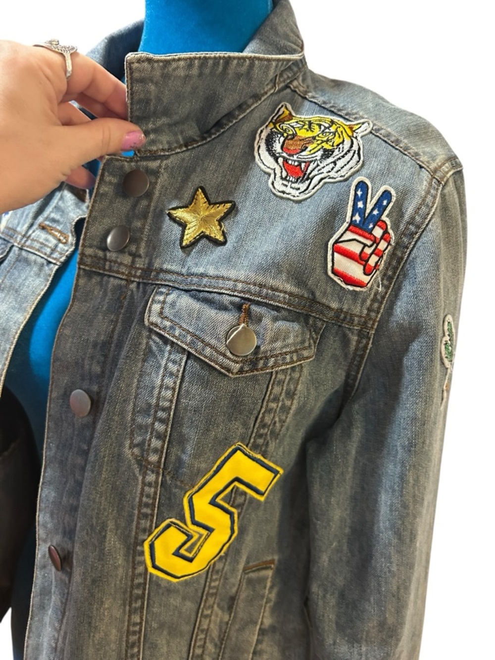 Saks Fifth Avenue Patchwork Denim Jacket Embroidered Patches USA Army Tiger - Picture 2 of 5